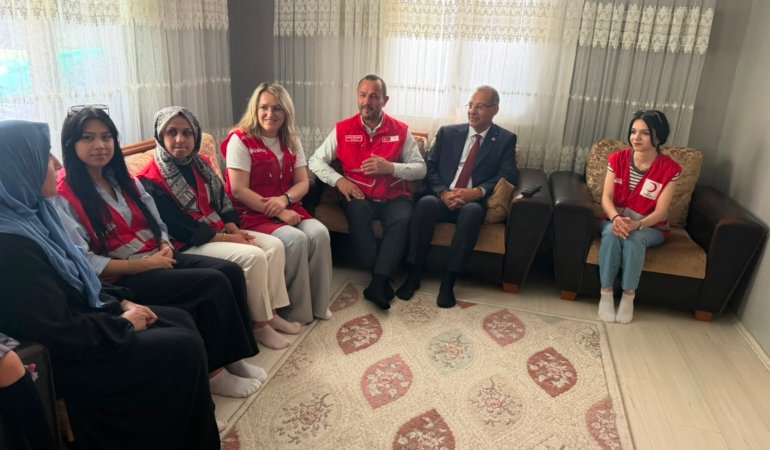 İzmir ile Akyazı Arasında “İyilik Köprüsü” Kuruldu